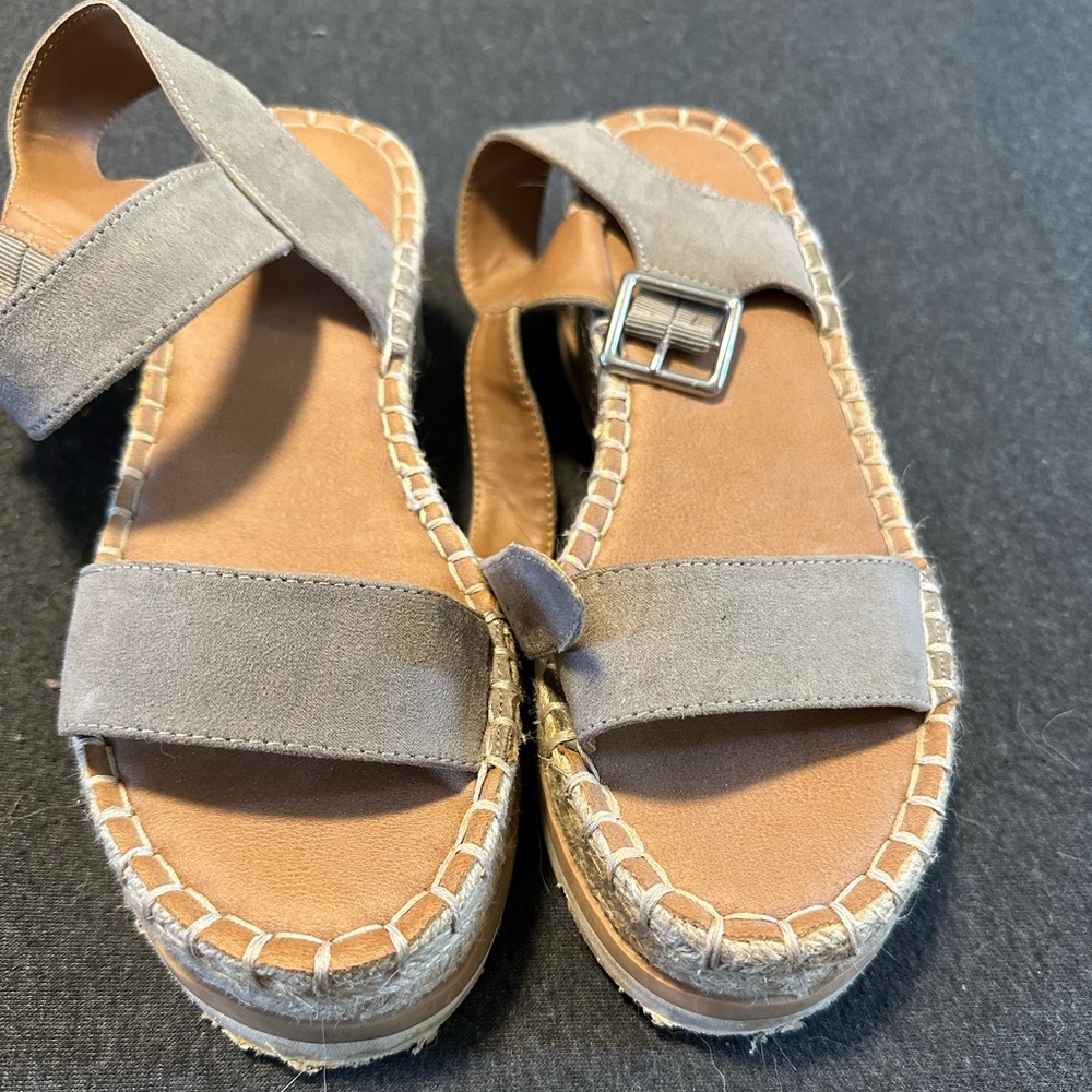 Platform sandals